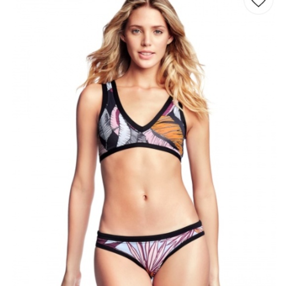 MAAJI Other - NWT MAAJI CARNIVAL SIZE L XL BIKINI TOP